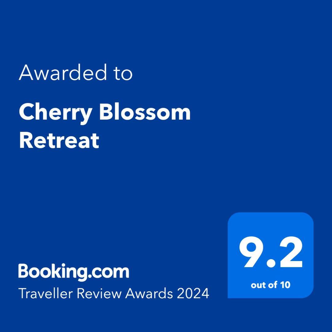 Holiday home Cherry Blossom Retreat
